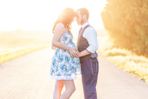 rustic maternity session at barn, golden hour, san jose photographer, wilder ranch maternity session, maternity pose