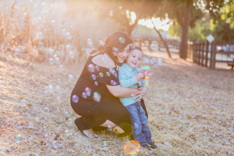 san jose photographer - lifestyle - maternity - bay area photographer - maternity at home - baby - newborn - pregnant - family session - bubbles - bokeh