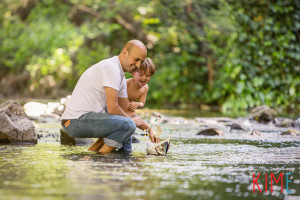 family session at creek, family of five posing, family session, san jose family photographer, los gatos, family session, creek family session, water, paper boat