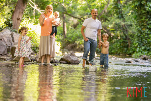 family session at creek, family of five posing, family session, san jose family photographer, los gatos, family session, creek family session, water, paper boat