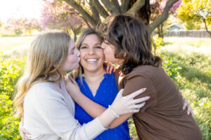 teenagers giving kisses to their mom for their family photos